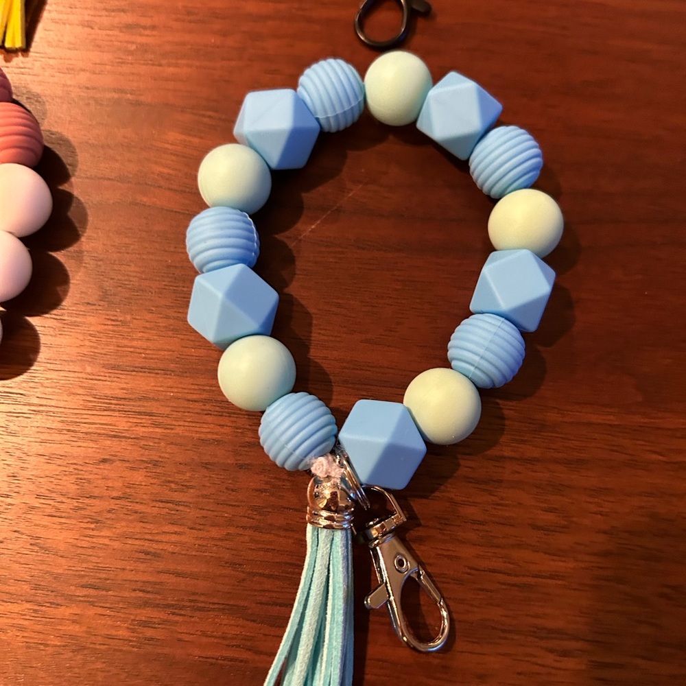 beaded wristlets - Picture 5 of 6